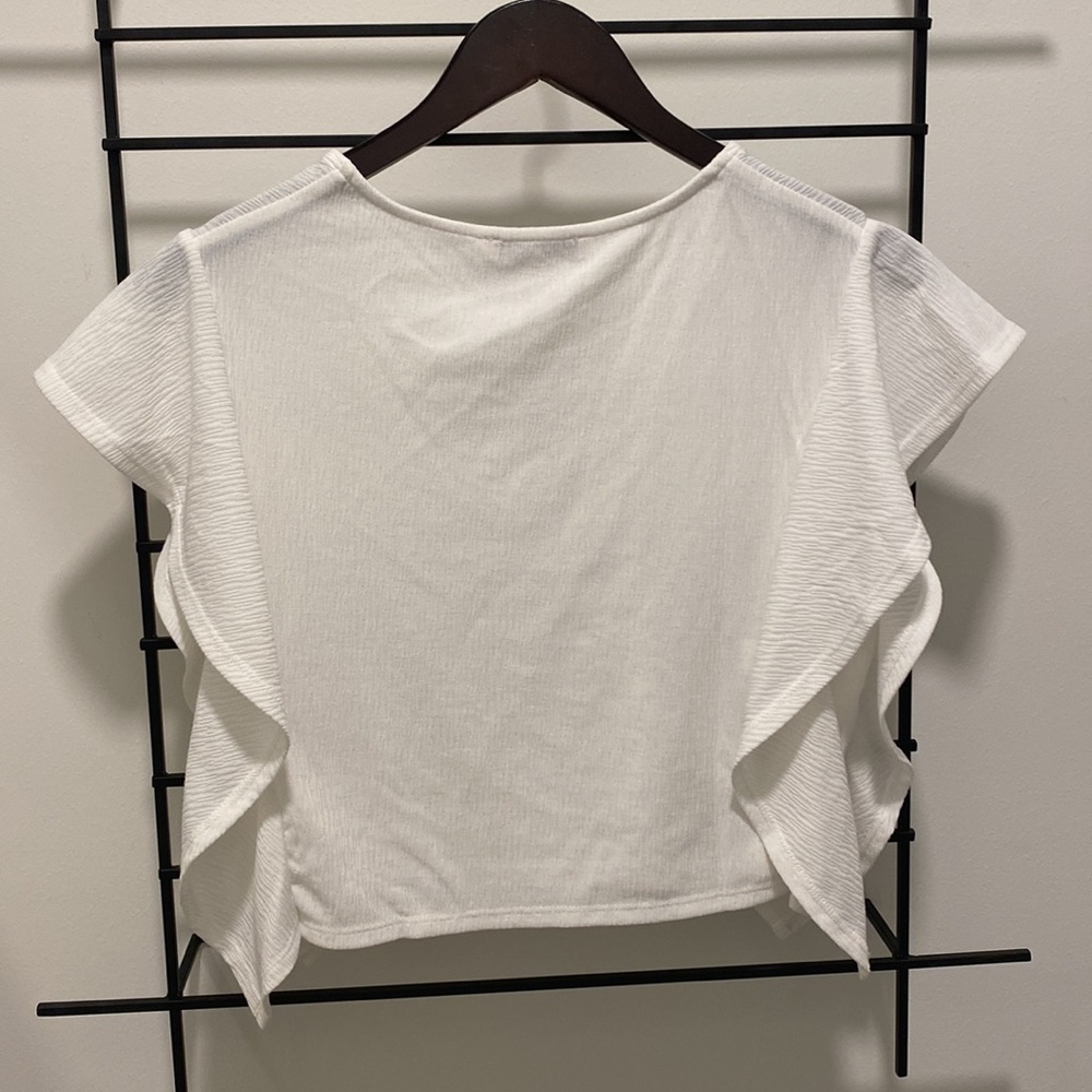 BCBGeneration white flouncy sleeve top - Picture 5 of 5